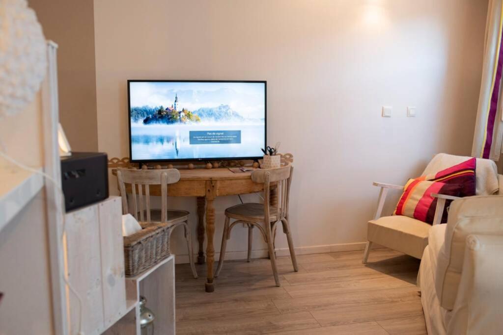 Studio Rez-De-Chaussee, A Lesquin/Lille Aeroport Bagian luar foto